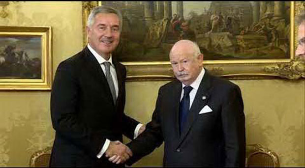 ПОКЛОН ЂУКАНОВИЋУ У СЕДИШТУ МАЛТЕШКИХ ВИТЕЗОВА: На дар кутија за Филермосу